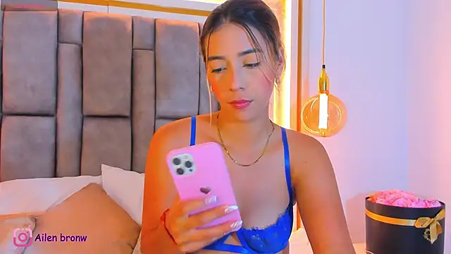 Snapshot of elianabrown chatting on 11.28.25 elianabrown online show from 11.28.25