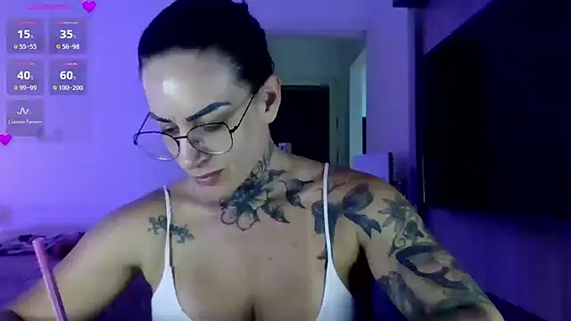 Snapshot of YasmimBrasil chatting on 10.28.25 YasmimBrasil online show from 10.28.25