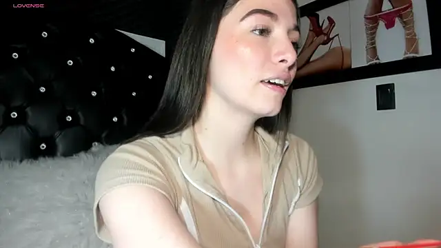 Snapshot of diana_queen_ chatting on 12.02.25 diana queen online show from 12.02.25