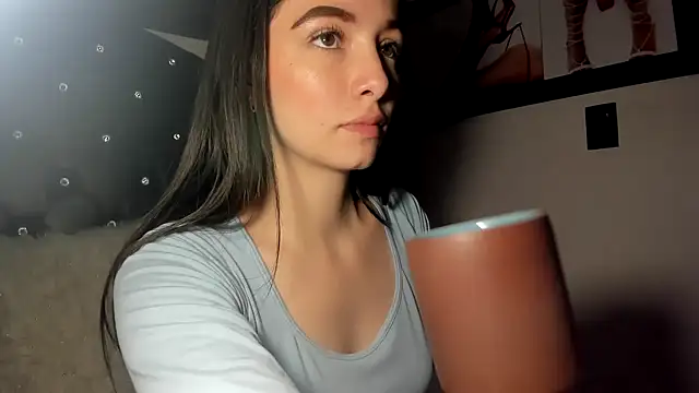 Snapshot of diana_queen_ chatting on 12.04.25 diana queen online show from 12.04.25