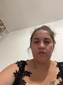 Snapshot of yzabell18 chatting on 09.26.25 yzabell18 online show from 09.26.25