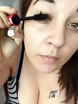 Snapshot of yzabell18 chatting on 11.20.25 yzabell18 online show from 11.20.25