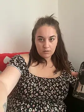 Snapshot of yzabell18 chatting on 11.23.25 yzabell18 online show from 11.23.25