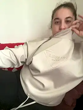 Snapshot of yzabell18 chatting on 11.29.25 yzabell18 online show from 11.29.25