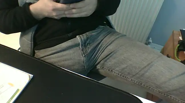 Snapshot of Koraymoray15 chatting on 02.12.25 Koraymoray15 online show from 02.12.25