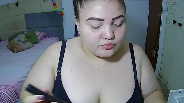 Snapshot of Jones_alexia chatting on 04.11.26 Jones alexia online show from 04.11.26