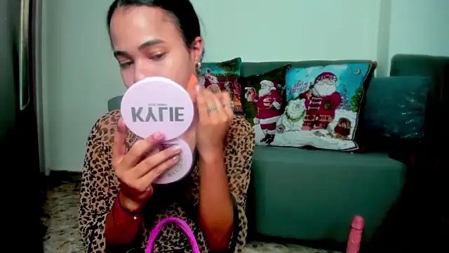 Snapshot of meghanSusexx chatting on 11.29.25 meghanSusexx online show from 11.29.25