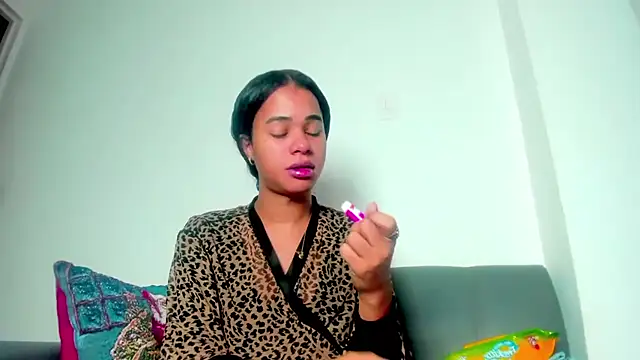 Snapshot of meghanSusexx chatting on 12.14.25 meghanSusexx online show from 12.14.25