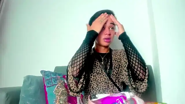 Snapshot of meghanSusexx chatting on 12.15.25 meghanSusexx online show from 12.15.25