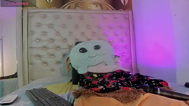 Snapshot of KataAswad chatting on 01.07.25 KataAswad online show from 01.07.25