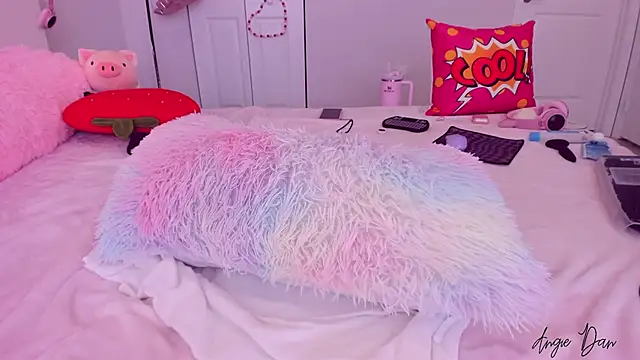 AngieDaniels1 online show from 03.13.25