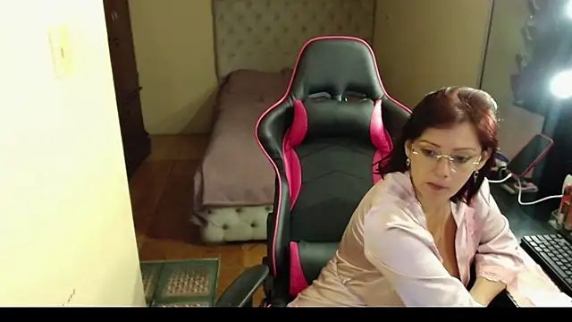 Carol Scottt online show from 01.04.25