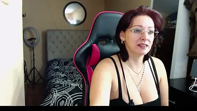 Carol Scottt online show from 03.10.25