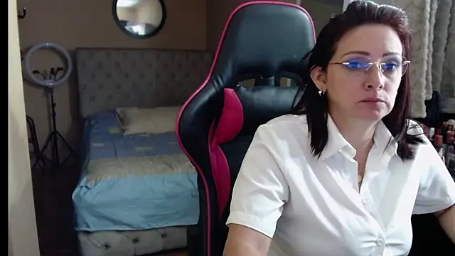 Carol Scottt online show from 12.16.25