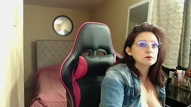 Carol Scottt online show from 03.05.26