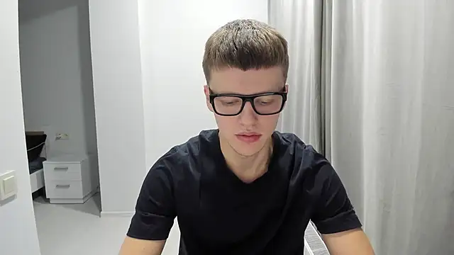 Snapshot of Tomas_Shelbi chatting on 12.11.24 Tomas Shelbi online show from 12.11.24