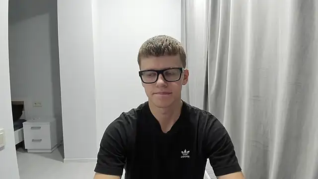 Snapshot of Tomas_Shelbi chatting on 12.12.24 Tomas Shelbi online show from 12.12.24