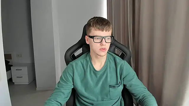 Snapshot of Tomas_Shelbi chatting on 01.14.25 Tomas Shelbi online show from 01.14.25