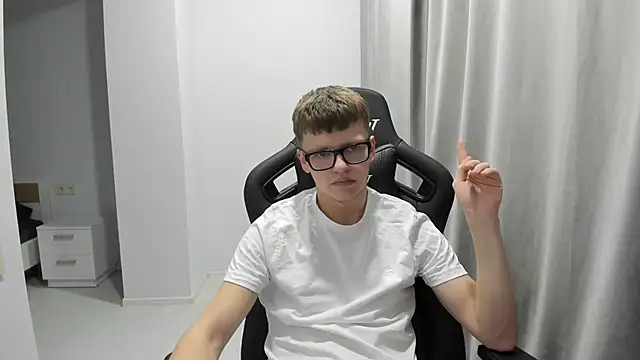 Snapshot of Tomas_Shelbi chatting on 01.14.25 Tomas Shelbi online show from 01.14.25