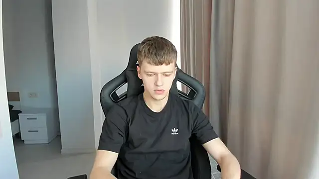 Snapshot of Tomas_Shelbi chatting on 01.15.25 Tomas Shelbi online show from 01.15.25