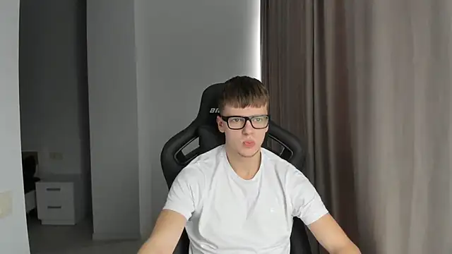 Snapshot of Tomas_Shelbi chatting on 01.28.25 Tomas Shelbi online show from 01.28.25