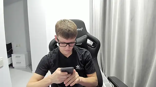 Snapshot of Tomas_Shelbi chatting on 01.29.25 Tomas Shelbi online show from 01.29.25