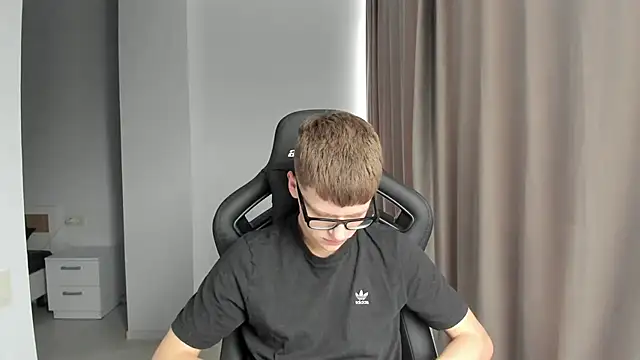 Snapshot of Tomas_Shelbi chatting on 01.30.25 Tomas Shelbi online show from 01.30.25