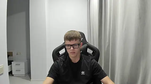 Snapshot of Tomas_Shelbi chatting on 01.30.25 Tomas Shelbi online show from 01.30.25