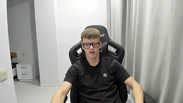 Snapshot of Tomas_Shelbi chatting on 01.30.25 Tomas Shelbi online show from 01.30.25