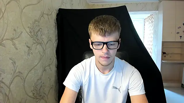 Snapshot of Tomas_Shelbi chatting on 09.28.25 Tomas Shelbi online show from 09.28.25