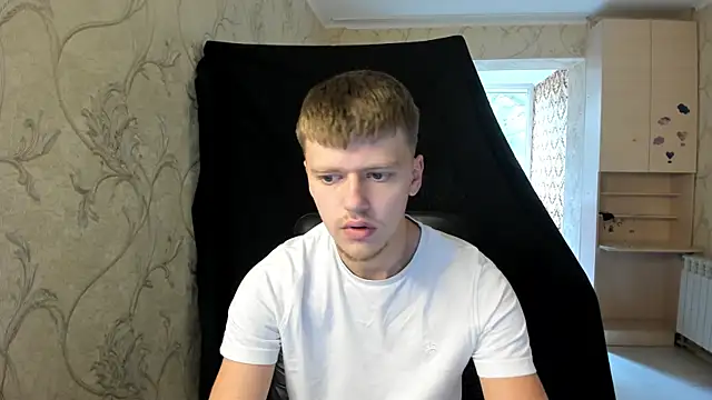 Snapshot of Tomas_Shelbi chatting on 09.30.25 Tomas Shelbi online show from 09.30.25