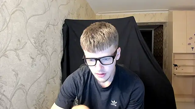 Snapshot of Tomas_Shelbi chatting on 10.01.25 Tomas Shelbi online show from 10.01.25