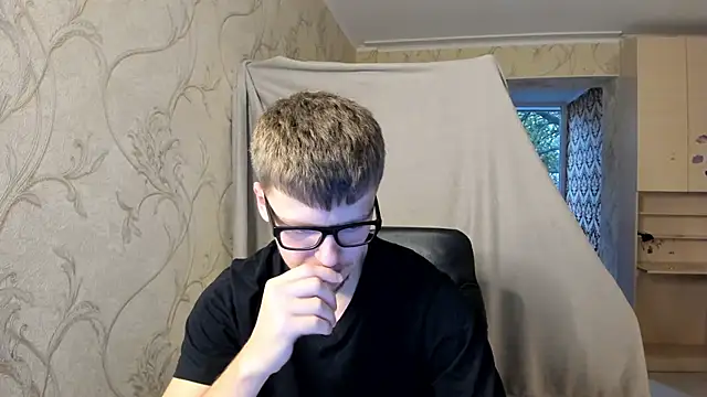 Snapshot of Tomas_Shelbi chatting on 10.04.25 Tomas Shelbi online show from 10.04.25