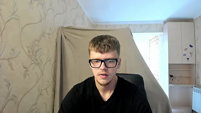 Snapshot of Tomas_Shelbi chatting on 10.05.25 Tomas Shelbi online show from 10.05.25