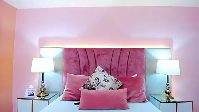 SophiaLaurens online show from 01.07.25