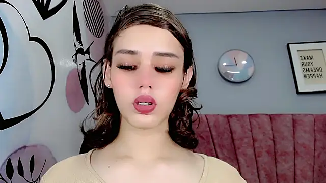 Snapshot of ValeriaAguilar chatting on 12.07.24 ValeriaAguilar online show from 12.07.24