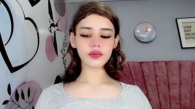 Snapshot of ValeriaAguilar chatting on 12.08.24 ValeriaAguilar online show from 12.08.24