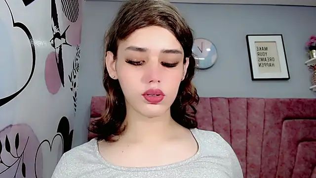 Snapshot of ValeriaAguilar chatting on 12.08.24 ValeriaAguilar online show from 12.08.24