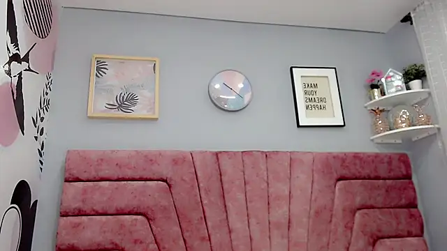 Snapshot of ValeriaAguilar chatting on 12.20.24 ValeriaAguilar online show from 12.20.24