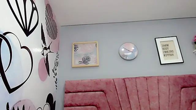 Snapshot of ValeriaAguilar chatting on 12.31.24 ValeriaAguilar online show from 12.31.24