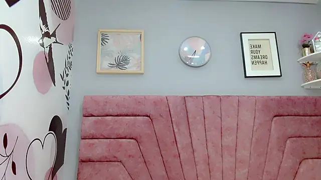 Snapshot of ValeriaAguilar chatting on 02.15.25 ValeriaAguilar online show from 02.15.25