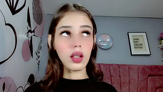 Snapshot of ValeriaAguilar chatting on 03.21.25 ValeriaAguilar online show from 03.21.25