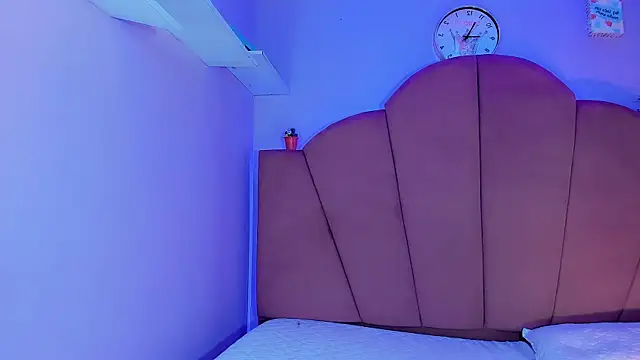 Snapshot of ValeriaAguilar chatting on 09.12.25 ValeriaAguilar online show from 09.12.25