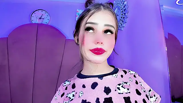 Snapshot of ValeriaAguilar chatting on 09.25.25 ValeriaAguilar online show from 09.25.25