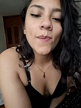 Snapshot of Thaliacooper_ chatting on 12.17.24 Thaliacooper online show from 12.17.24