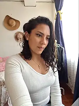 Snapshot of Thaliacooper_ chatting on 01.13.25 Thaliacooper online show from 01.13.25