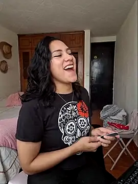 Snapshot of Thaliacooper_ chatting on 03.19.25 Thaliacooper online show from 03.19.25