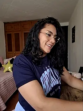 Snapshot of Thaliacooper_ chatting on 09.12.25 Thaliacooper online show from 09.12.25