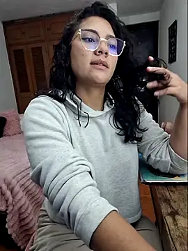 Snapshot of Thaliacooper_ chatting on 09.15.25 Thaliacooper online show from 09.15.25