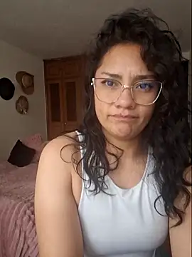 Snapshot of Thaliacooper_ chatting on 09.24.25 Thaliacooper online show from 09.24.25